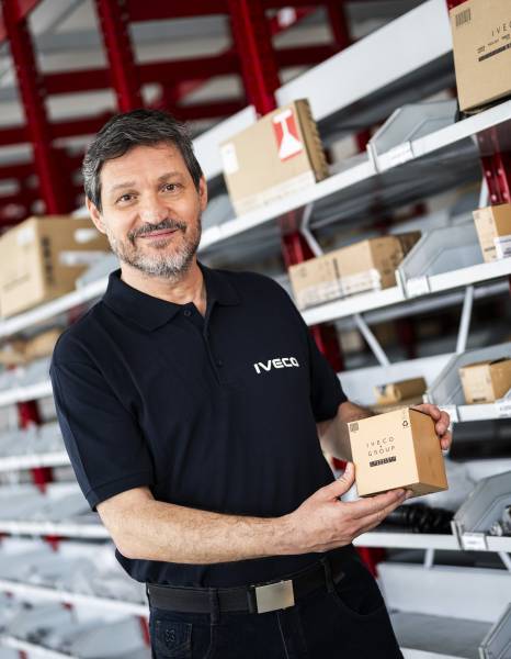 Gamme complète de pièces de rechange IVECO BUS : balais, batterie, carrosserie et plus pour une productivité maximale