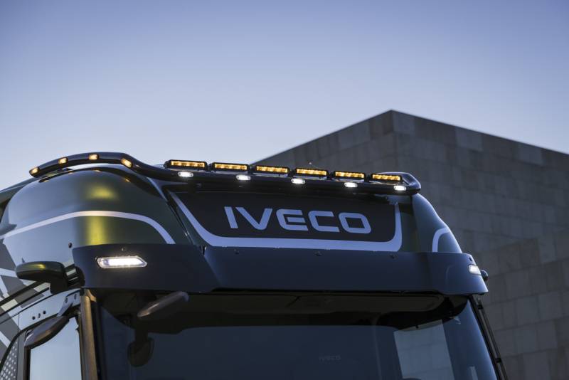rampe de phares 6 feux IVECO SWAY