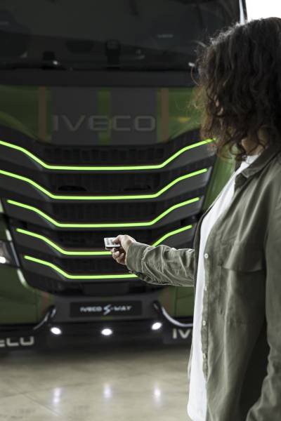 grille avec fibre optique led bluetooth IVECO SWAY MY25