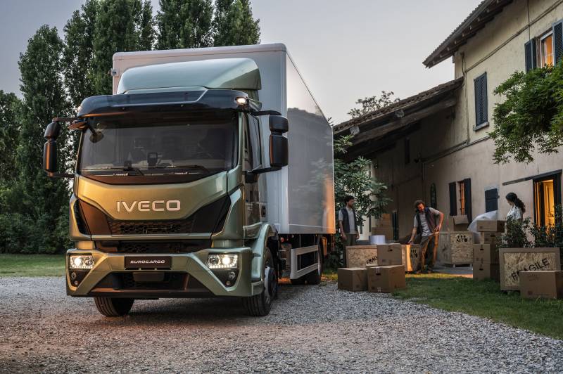 Remplacement d’un rétroviseur extérieur sur un poids lourd IVECO à Nancy