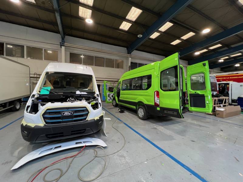 Peinture sur utilitaire Ford chez IVECO EST en Moselle